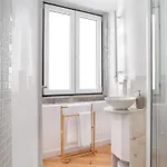بيت ضيافة Spacious 6-Bedroom Apt With Sunny Terrace In Lisbon