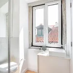Spacious 6-Bedroom Apt With Sunny Terrace In Lisbon بيت ضيافة 4*