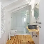 Spacious 6-Bedroom Apt With Sunny Terrace In Lisbon