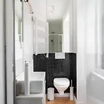 Spacious 6-bedroom W/ Sunny Terrace In 4*