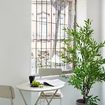 Spacious 6-bedroom W/ Sunny Terrace In
