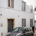 بيت ضيافة Spacious 6-Bedroom Apt With Sunny Terrace In Lisbon 4*