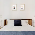 Spacious 6-Bedroom Apt With Sunny Terrace In Lisbon بيت ضيافة Lisboa