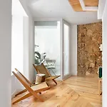 Spacious 6-bedroom W/ Sunny Terrace In