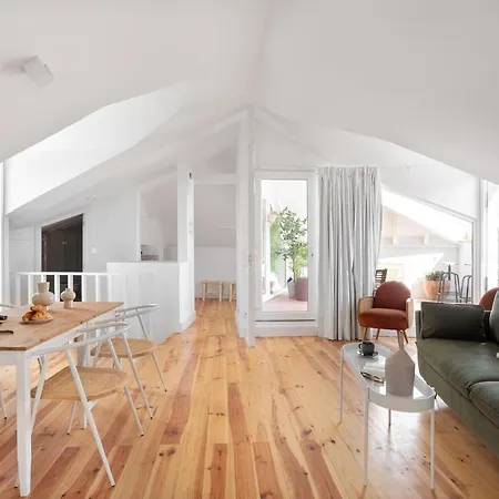 Joivy Big 6br House With Terrace In Santa Catarina 리스본
