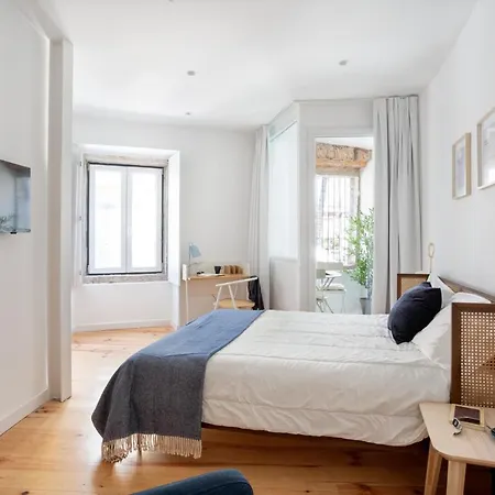 Joivy Big 6br House With Terrace In Santa Catarina 리스본