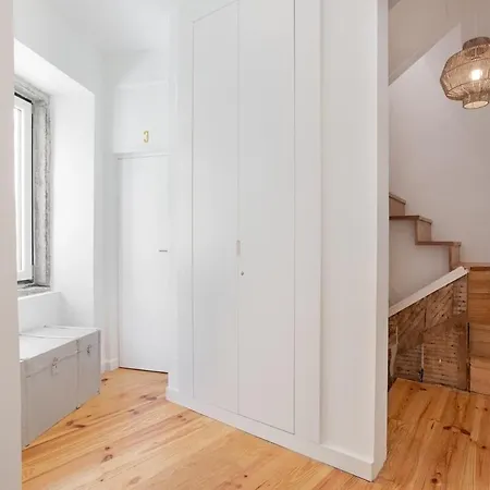 Spacious 6bedroom House W/ Sunny Terrace In Гостевой дом Лиссабон