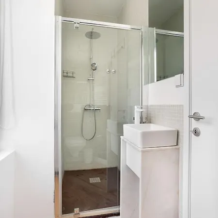 Гостевой дом Spacious 6bedroom House W/ Sunny Terrace In Лиссабон