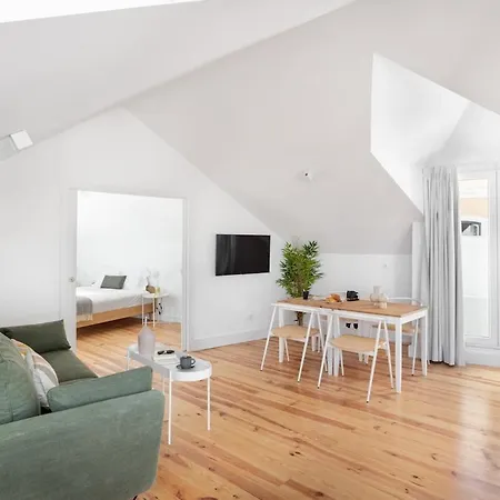 Spacious 6-bedroom W/ Sunny Terrace In 4* Lisboa