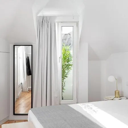 Spacious 6bedroom House W/ Sunny Terrace In Гостевой дом Лиссабон