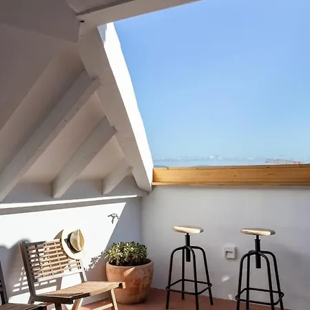 Гостевой дом Spacious 6bedroom House W/ Sunny Terrace In Лиссабон