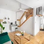 Spacious 6-Bedroom Apt With Sunny Terrace In Lisbon Lisboa
