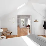 Spacious 6-Bedroom Apt With Sunny Terrace In Lisbon Lisboa