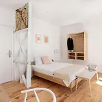Maison d'hôtes Spacious 6-Bedroom Apt With Sunny Terrace In Lisbon